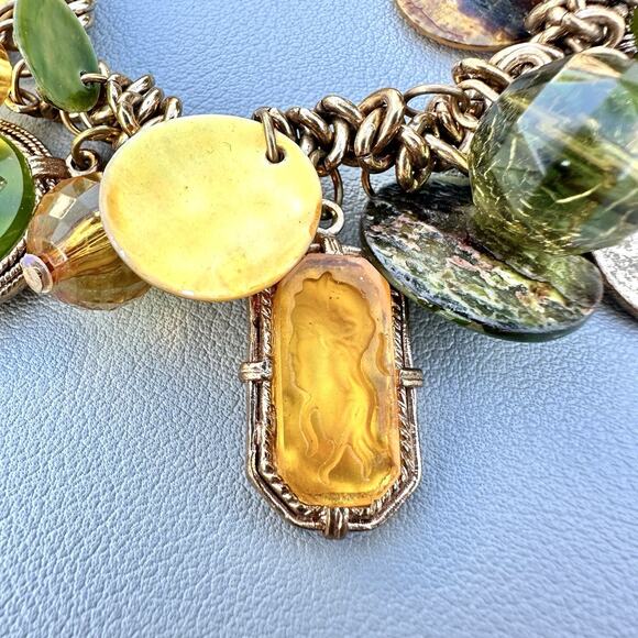 Vintage Charm Stretch Bracelet Green Yellow Cameo Coin Gold Tone Dangles Boho - Picture 6 of 8